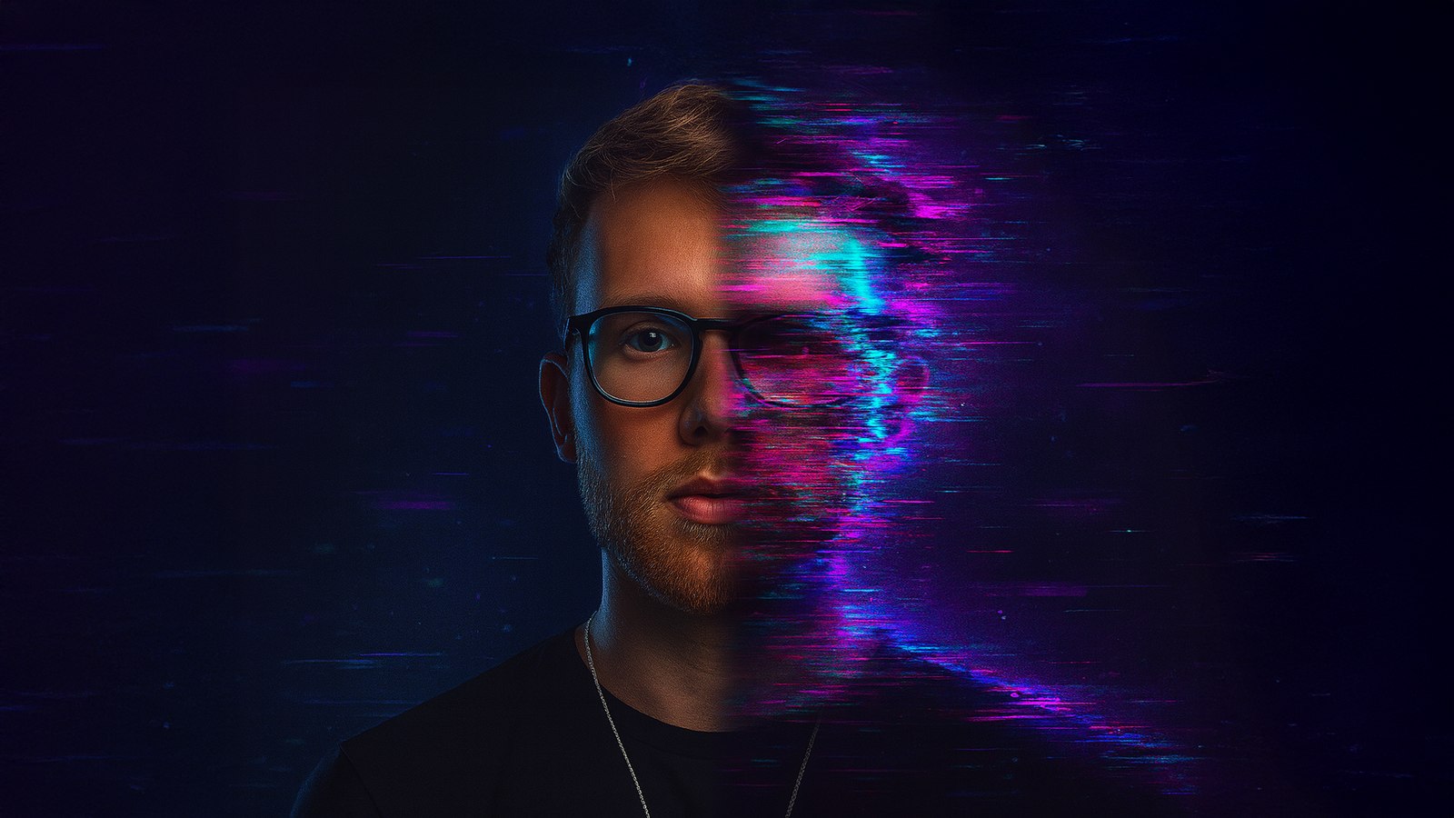 Porträt mit digitalem Glitch-Effekt im Gesicht, Symbol für KI und Desinformation.